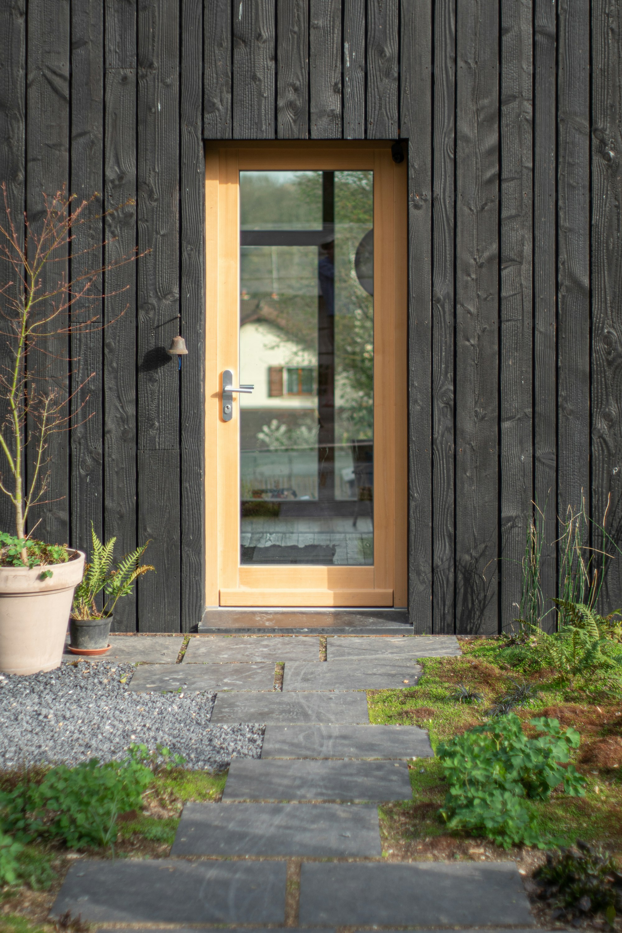 Menuiserie extérieure : portes d'entrée et fenêtres bois
