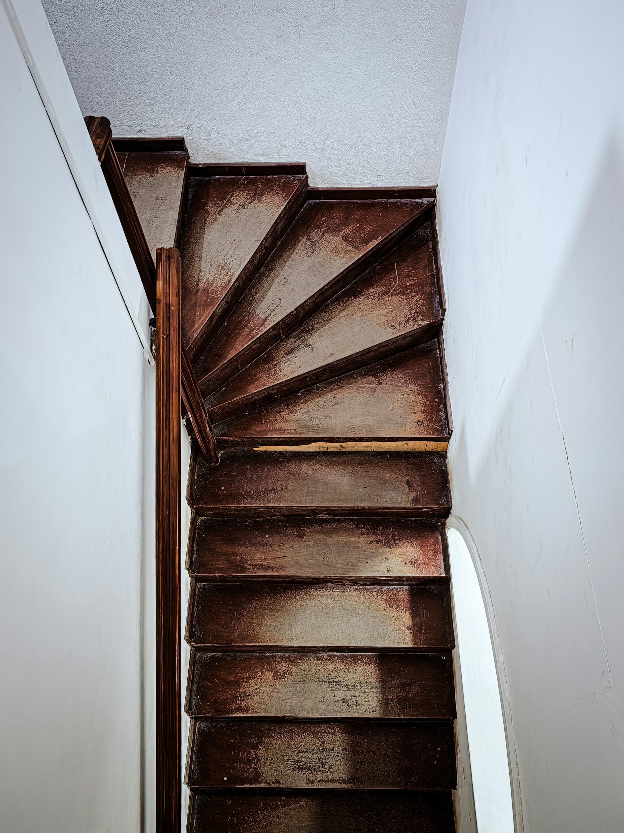Escalier bois sur-mesure réalisé par la Menuiserie Poujol